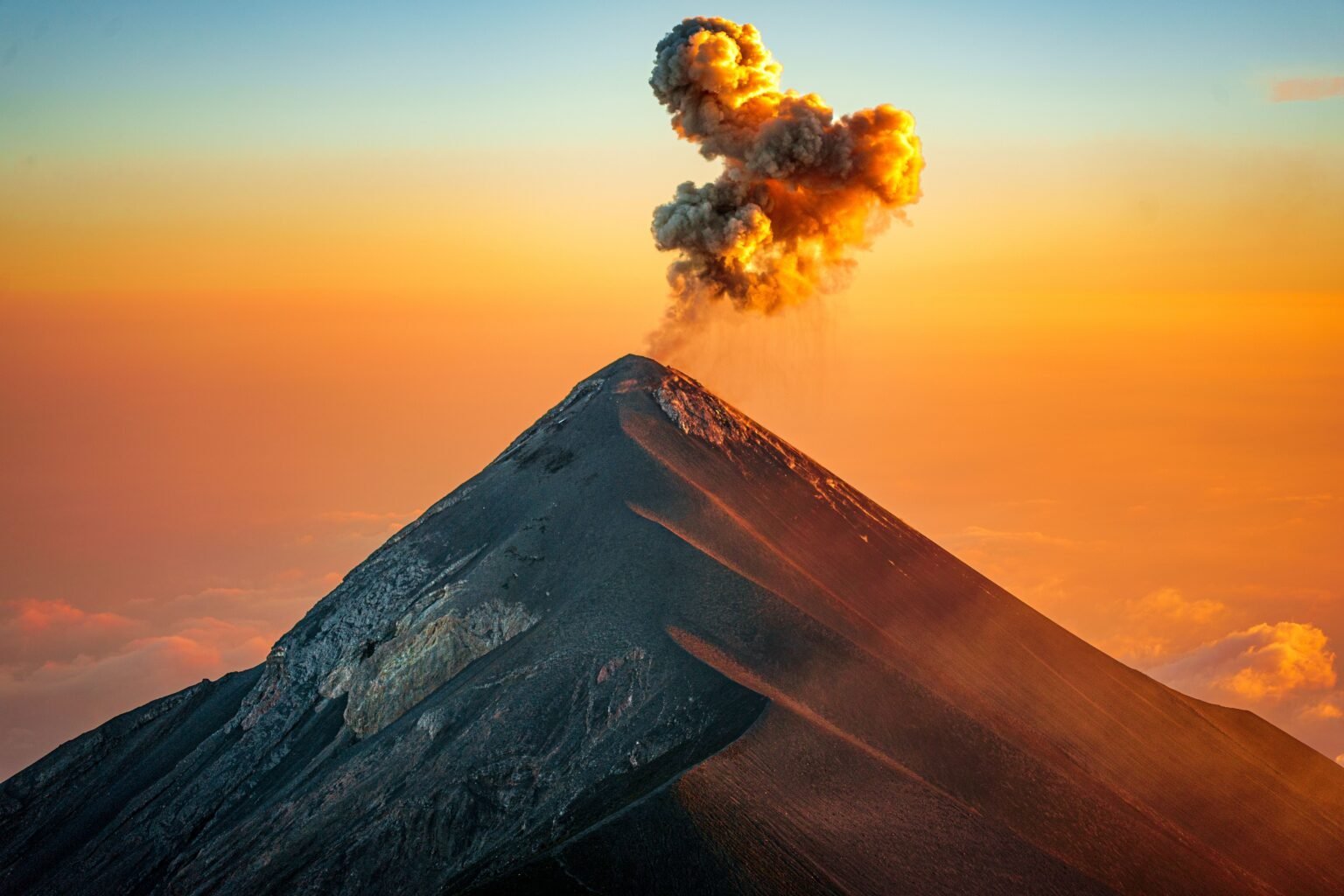 Volcan acatenangoguatemala